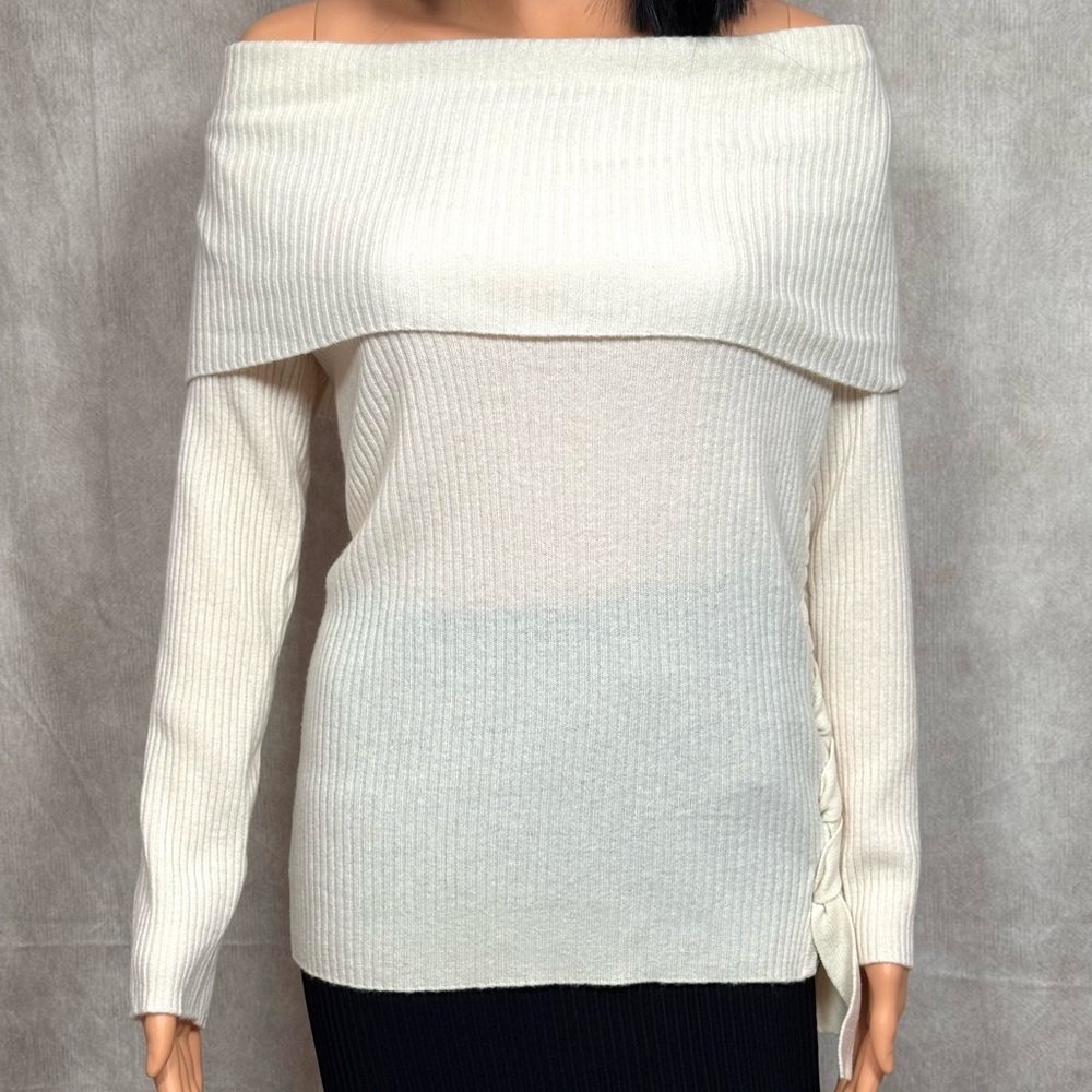 100% Cashmere Cream Knit Off-the-Shoulder Sweater